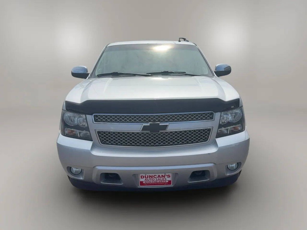 2012 Chevrolet Avalanche Image 2