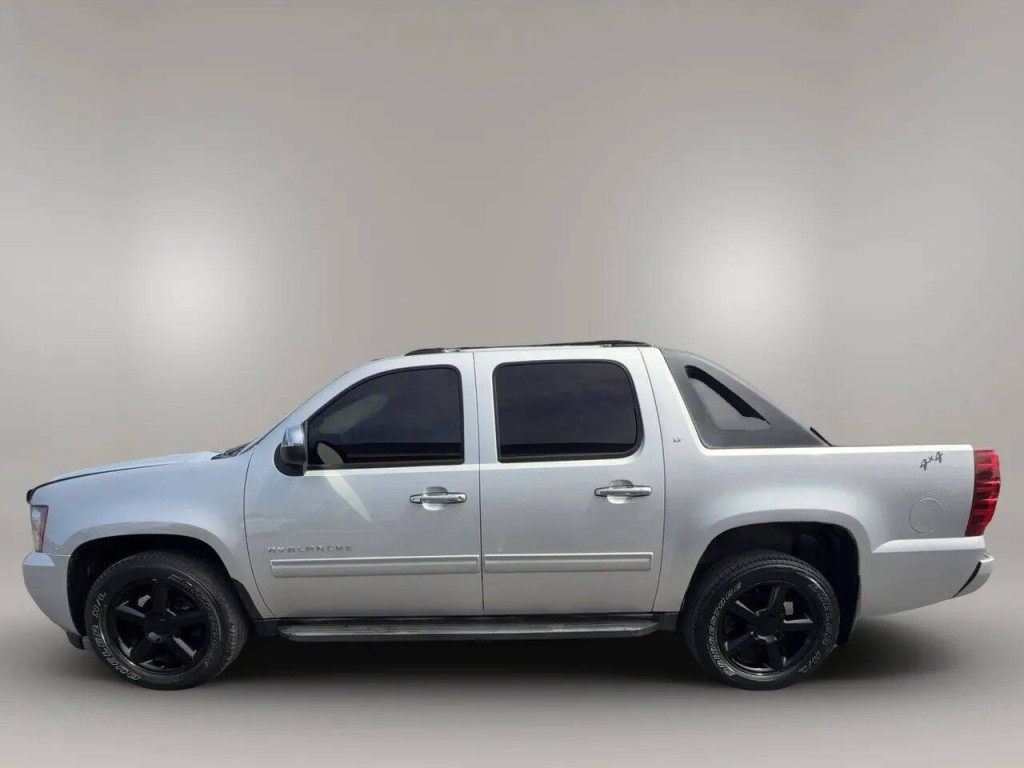 2012 Chevrolet Avalanche Image 4
