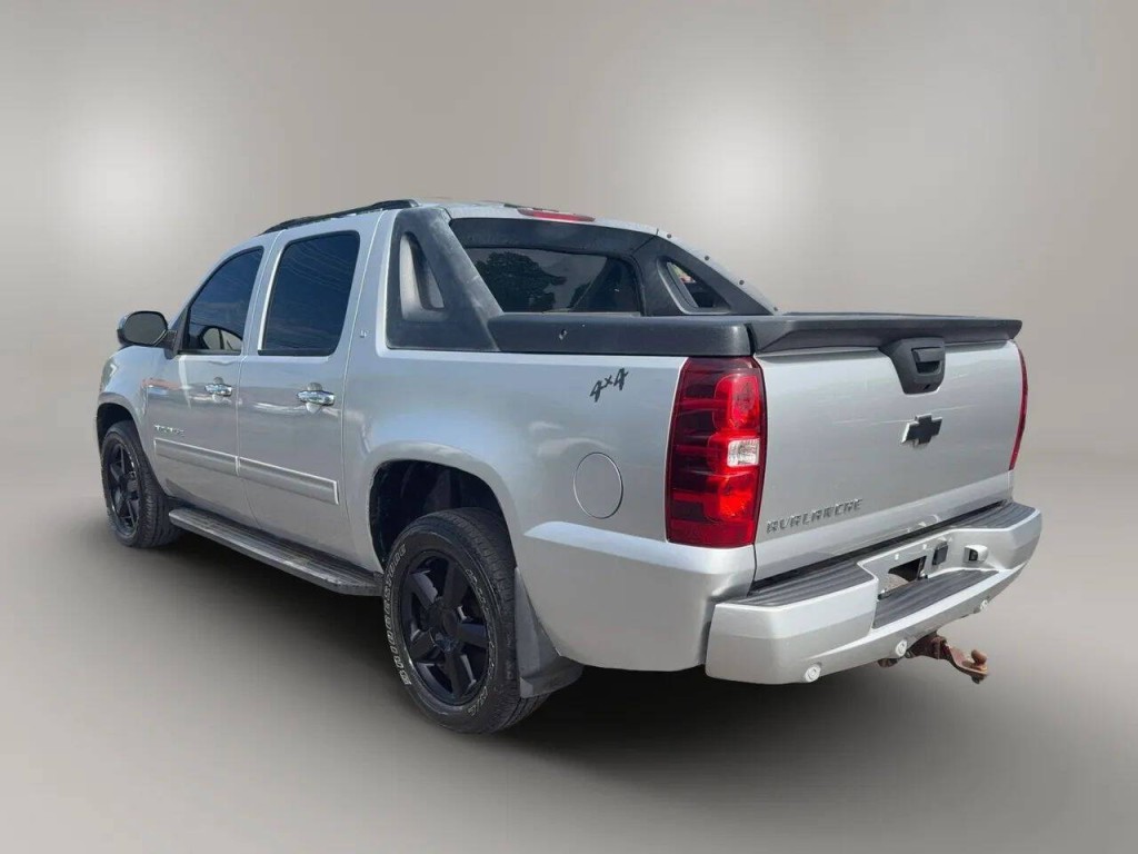 2012 Chevrolet Avalanche Image 5