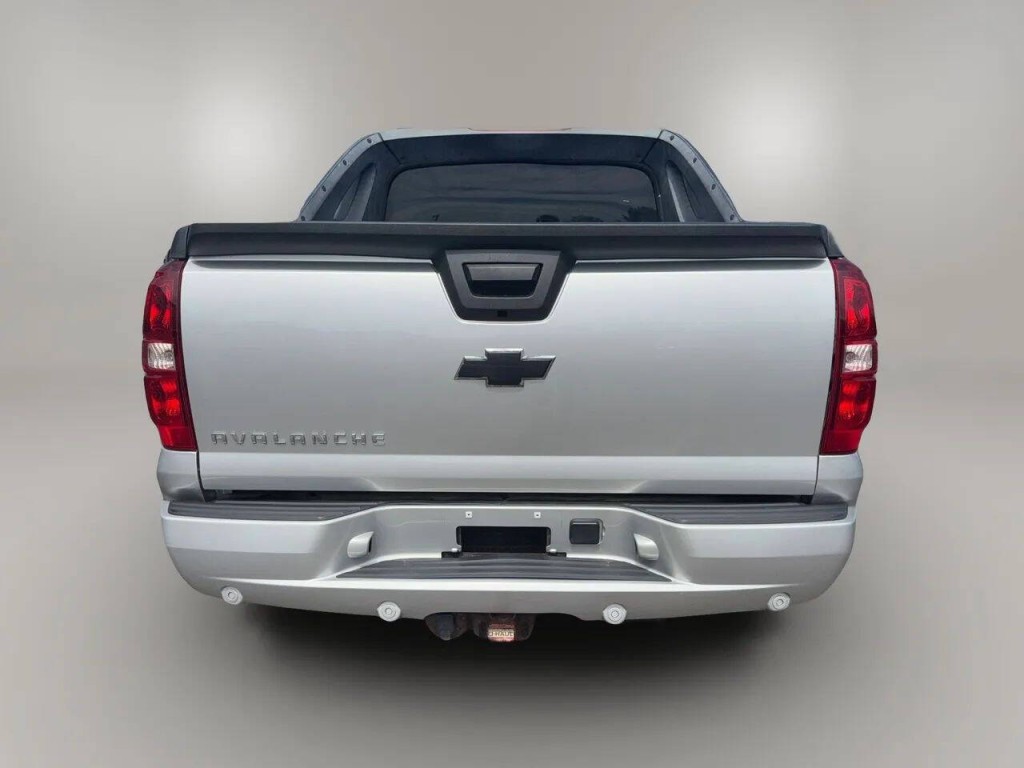 2012 Chevrolet Avalanche Image 6