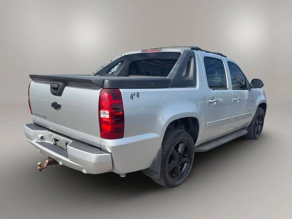2012 Chevrolet Avalanche Image 7