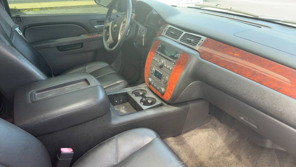 2012 Chevrolet Avalanche Image 15