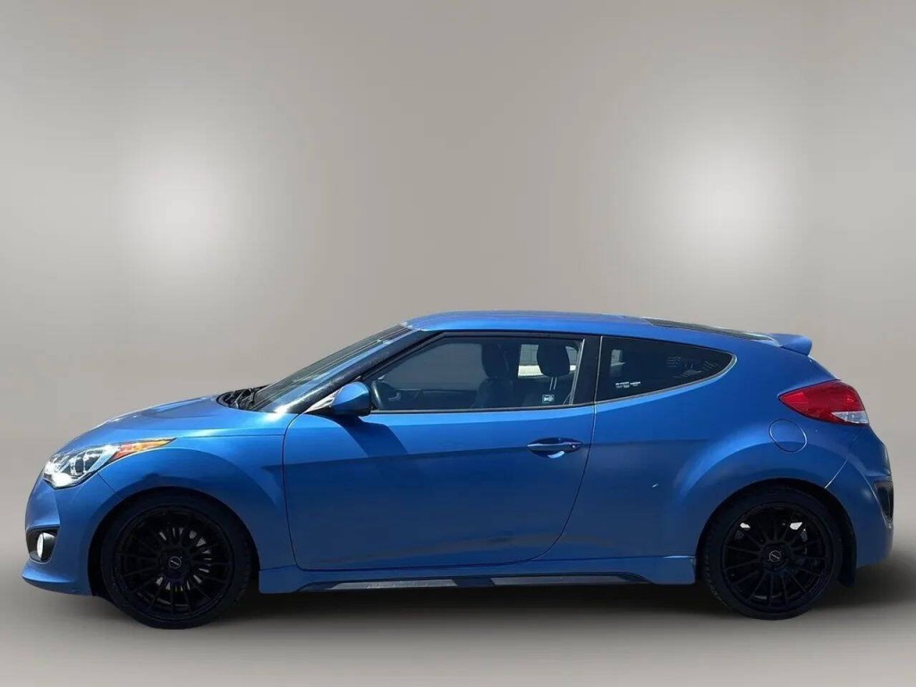 2016 Hyundai Veloster Image 2