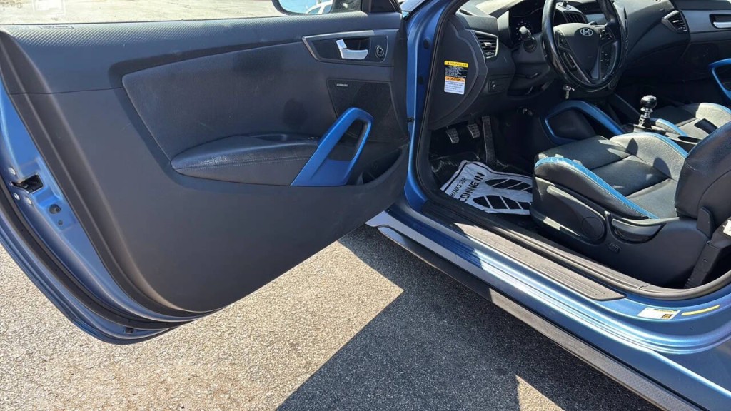 2016 Hyundai Veloster Image 9