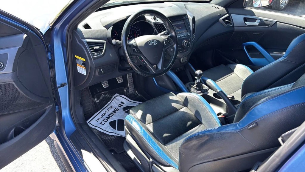 2016 Hyundai Veloster Image 10