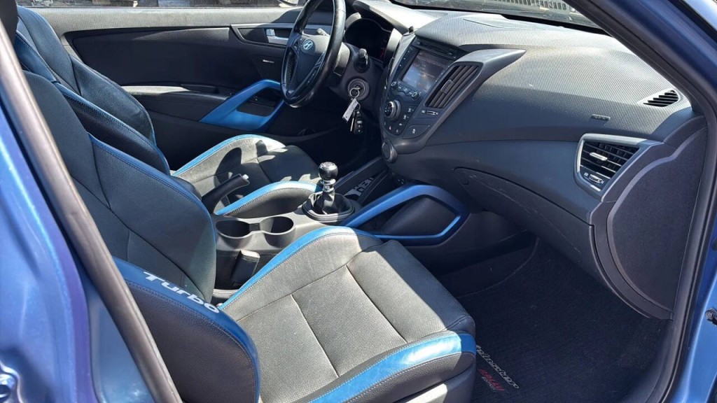 2016 Hyundai Veloster Image 13