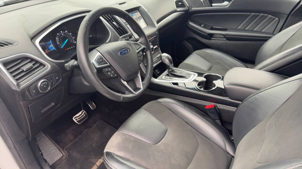 2017 Ford Edge Image 10