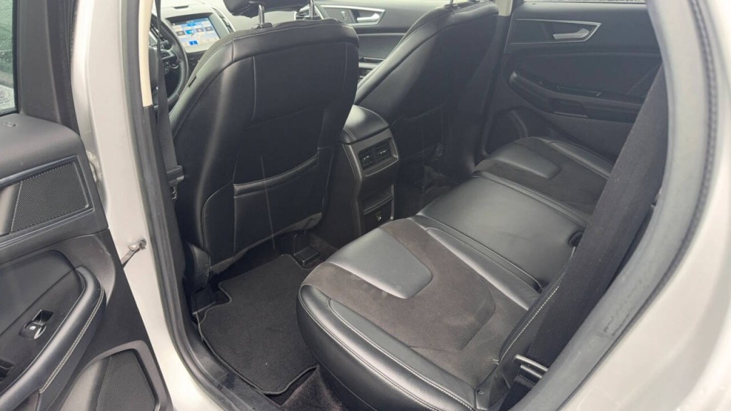 2017 Ford Edge Image 12