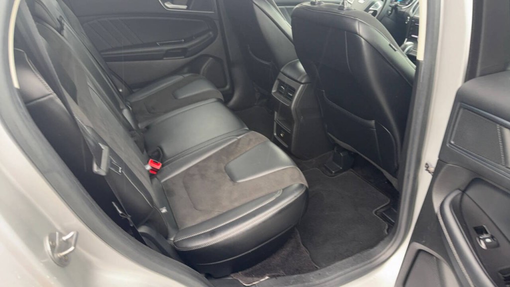 2017 Ford Edge Image 15