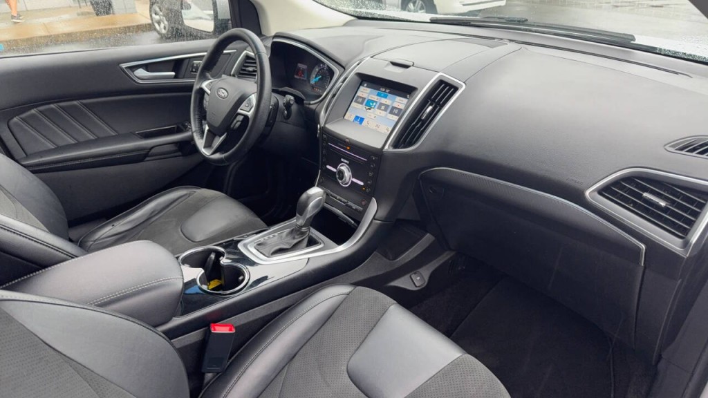 2017 Ford Edge Image 16