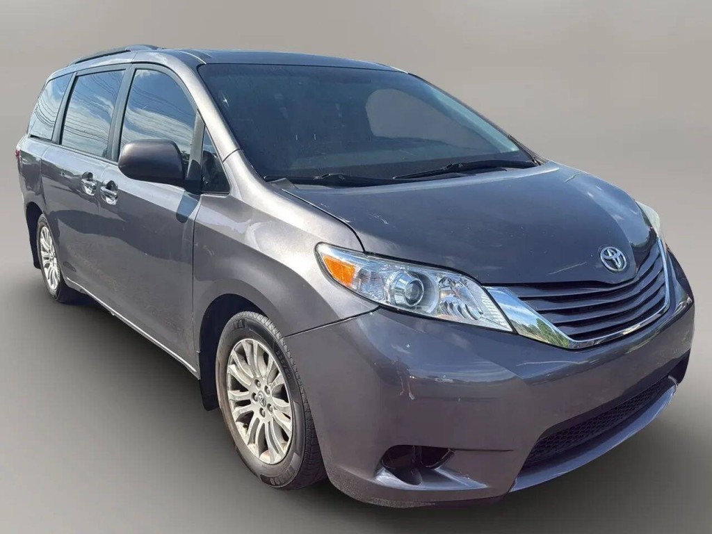 2015 Toyota Sienna Image 7