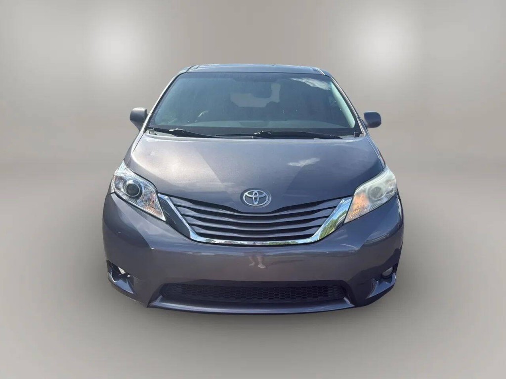 2015 Toyota Sienna Image 8