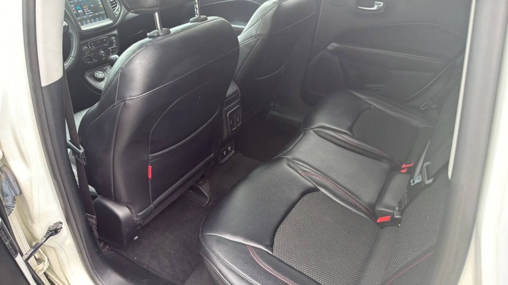 2017 Jeep Compass Image 12