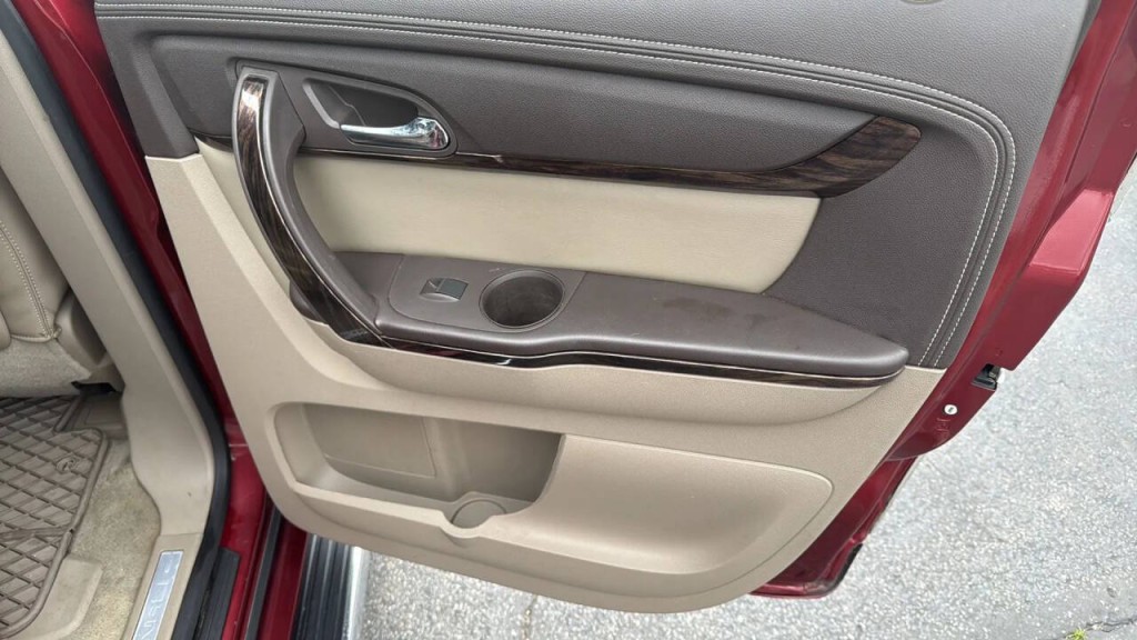 2016 GMC Acadia Image 14