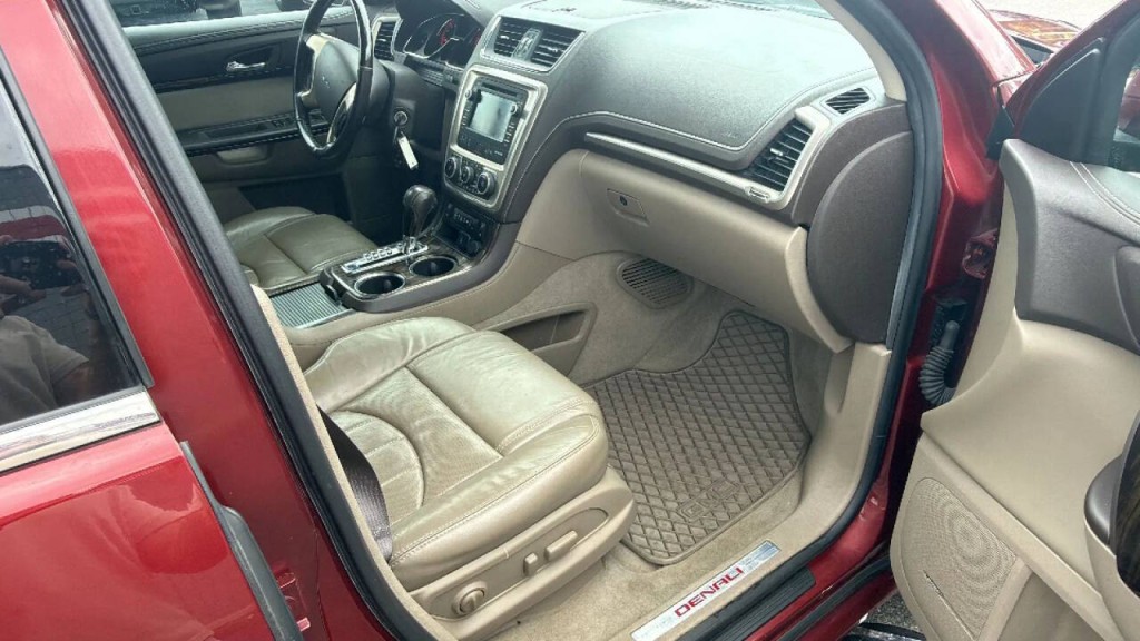 2016 GMC Acadia Image 16
