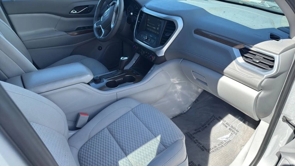 2018 GMC Acadia Image 16