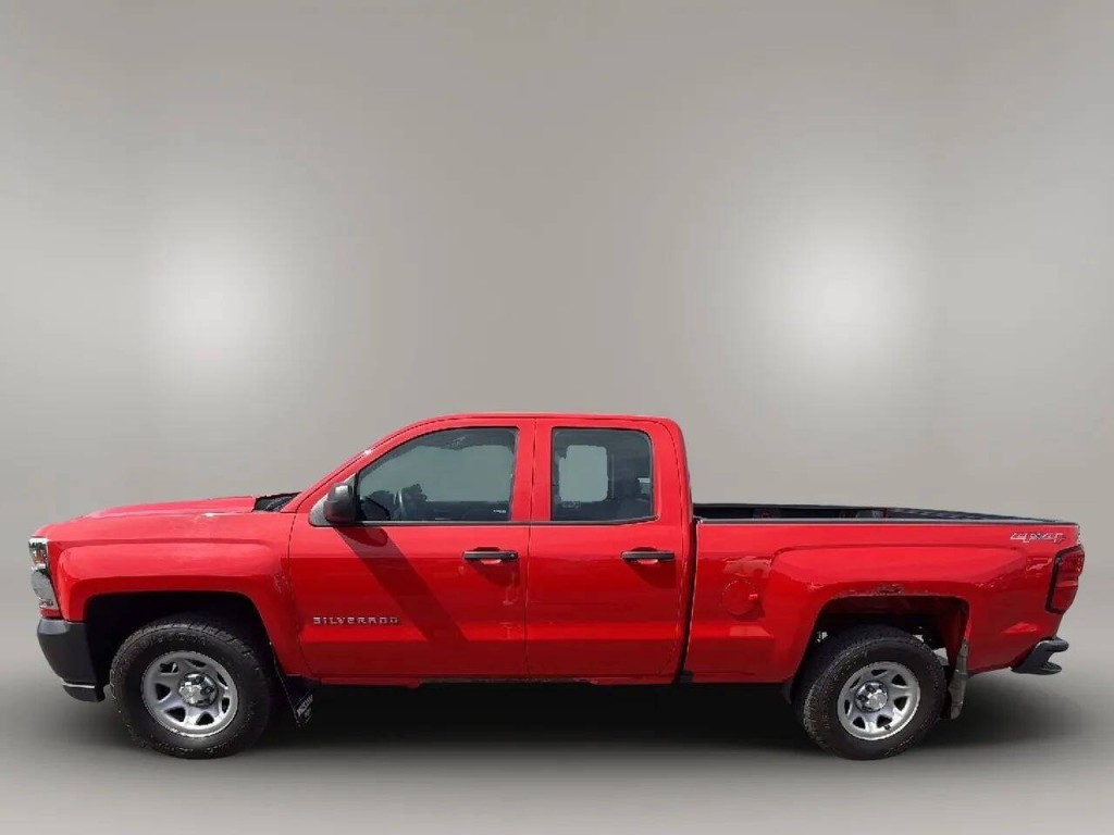 2017 Chevrolet Silverado 1500 Image 2