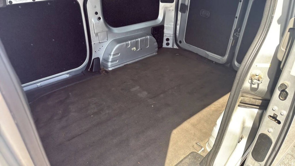 2015 Nissan NV200 Image 11