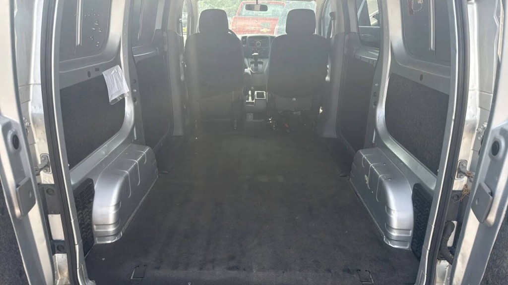 2015 Nissan NV200 Image 12
