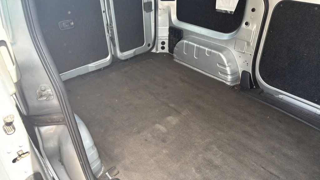 2015 Nissan NV200 Image 13