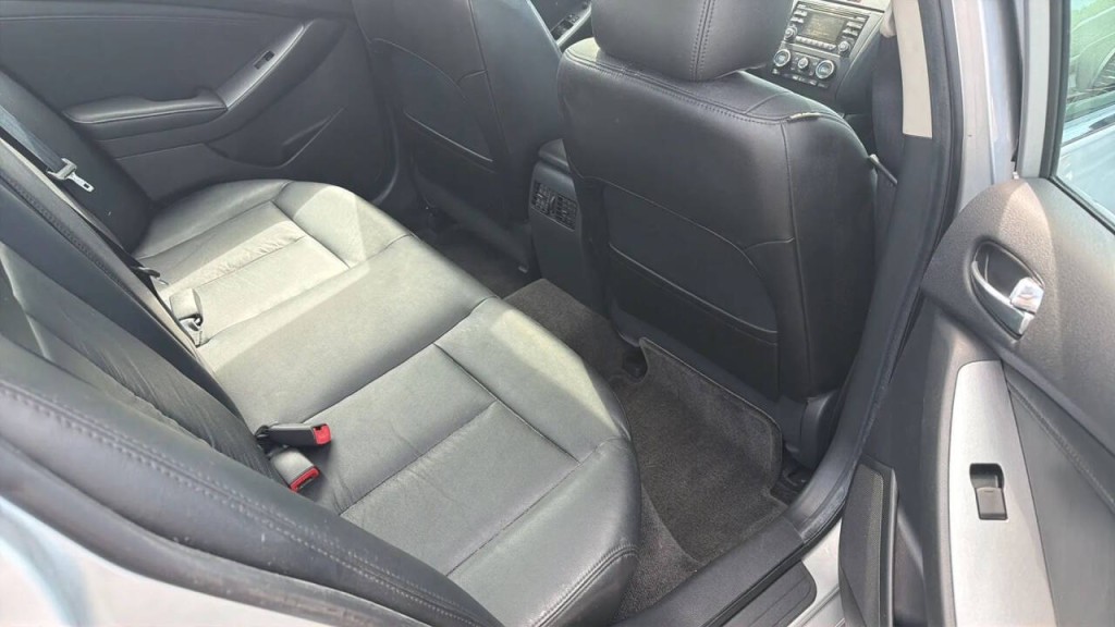2012 Nissan Altima Image 10