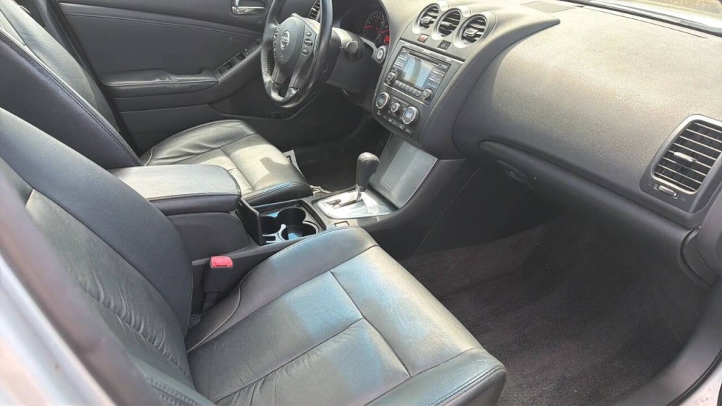 2012 Nissan Altima Image 11