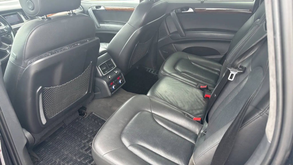 2015 Audi Q7 Image 12
