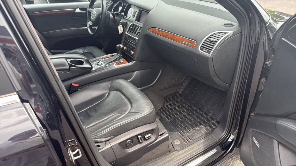 2015 Audi Q7 Image 17