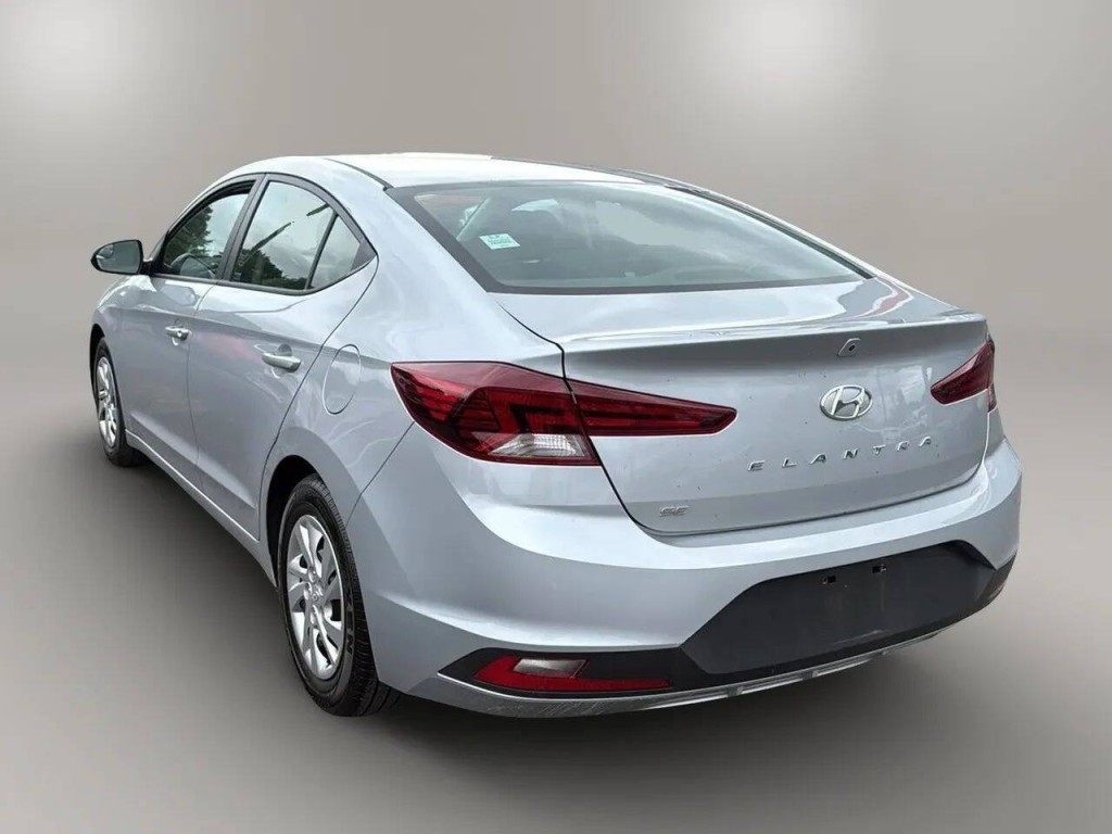 2020 Hyundai Elantra Image 3