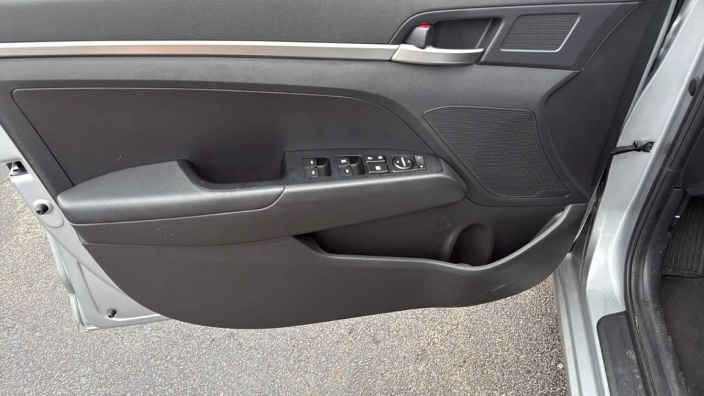 2020 Hyundai Elantra Image 9