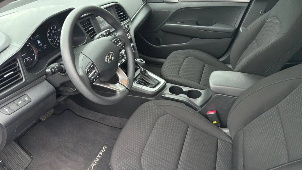 2020 Hyundai Elantra Image 10
