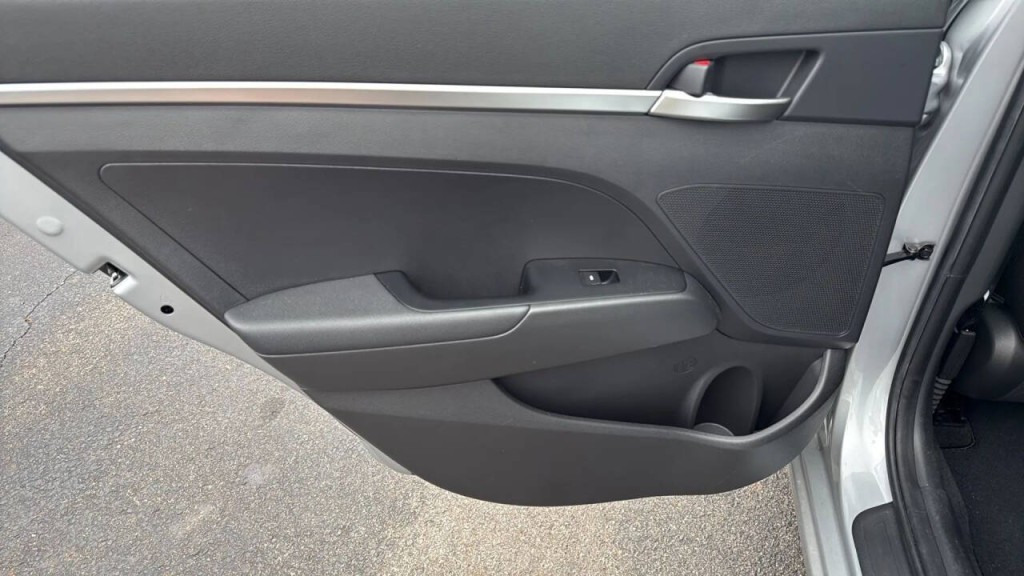 2020 Hyundai Elantra Image 11