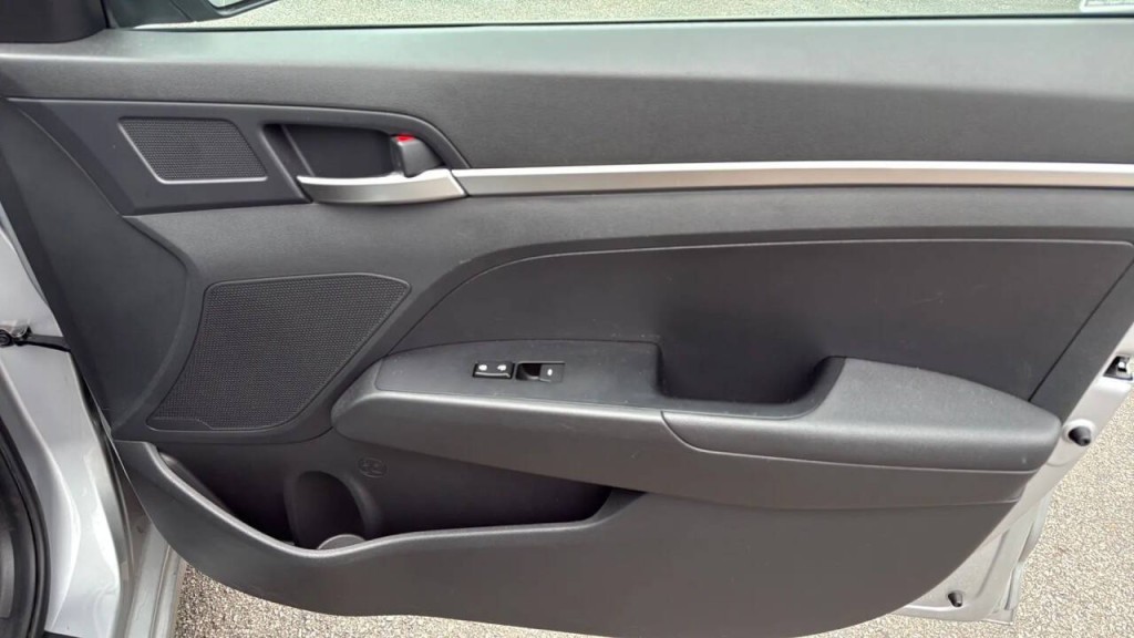 2020 Hyundai Elantra Image 15