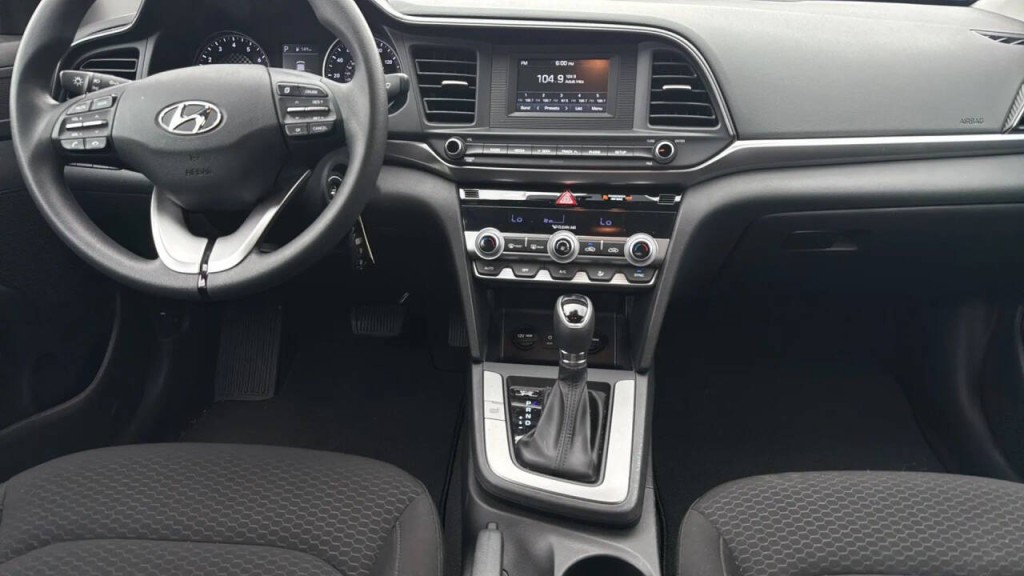 2020 Hyundai Elantra Image 17