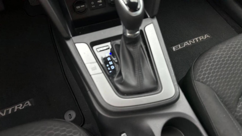 2020 Hyundai Elantra Image 19