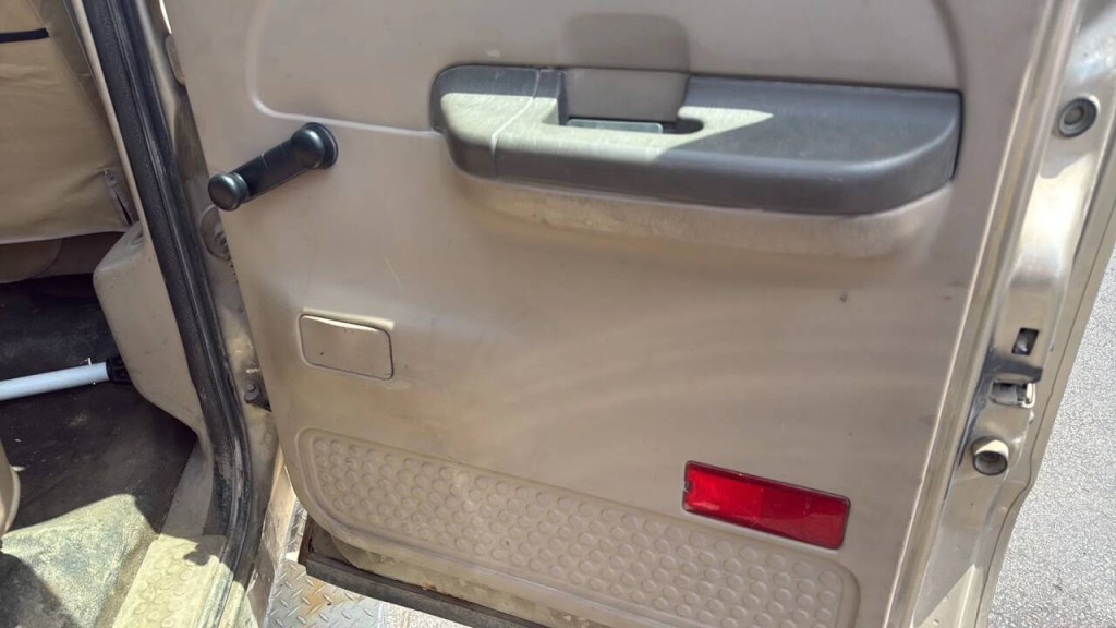 2001 Ford F-350 Image 12