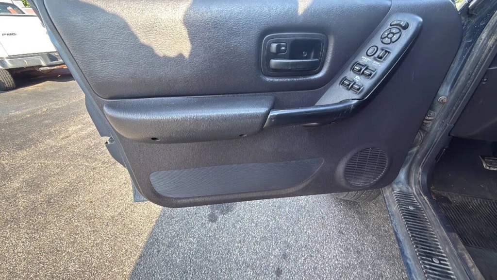 2001 Jeep Cherokee Image 9