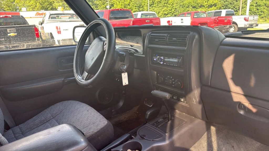 2001 Jeep Cherokee Image 16