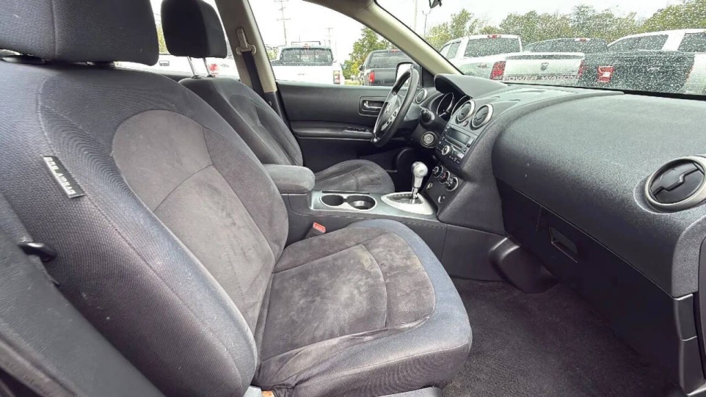 2010 Nissan Rogue Image 11