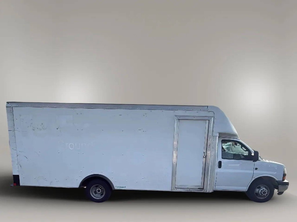 2017 GMC Savana Image 7