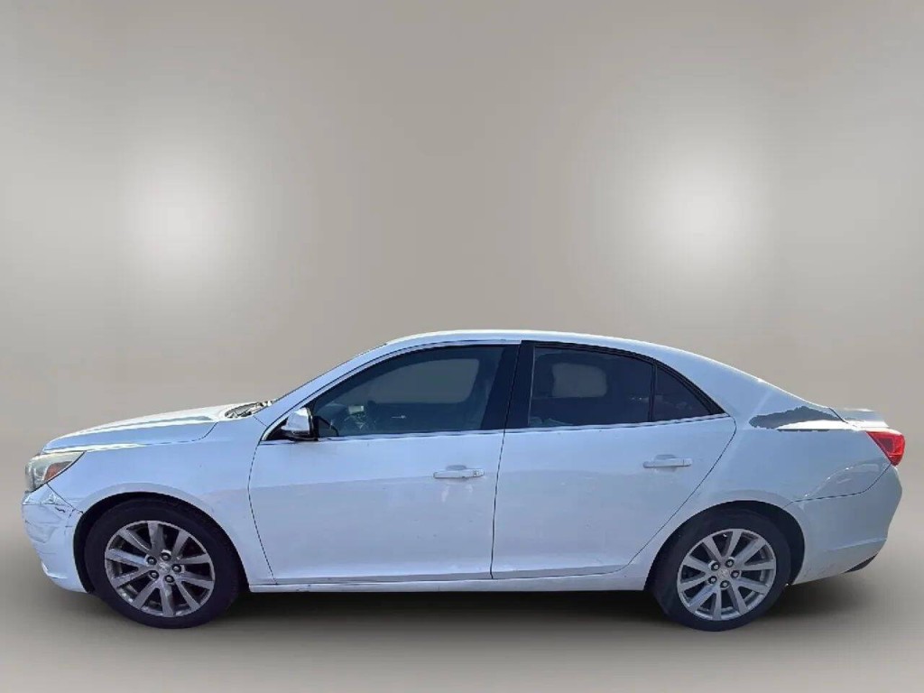 2014 Chevrolet Malibu Image 2