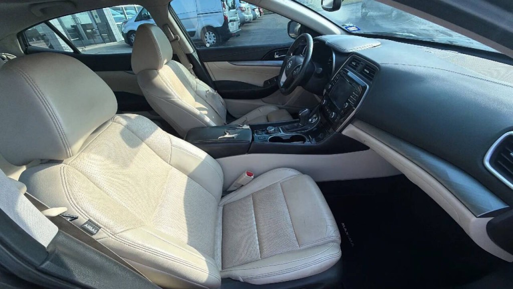 2016 Nissan Maxima Image 17