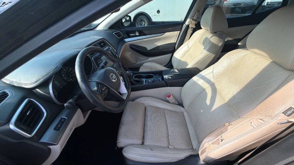 2016 Nissan Maxima Image 10