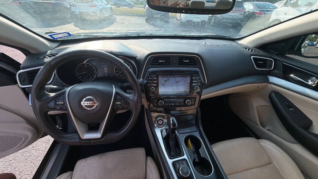2016 Nissan Maxima Image 11