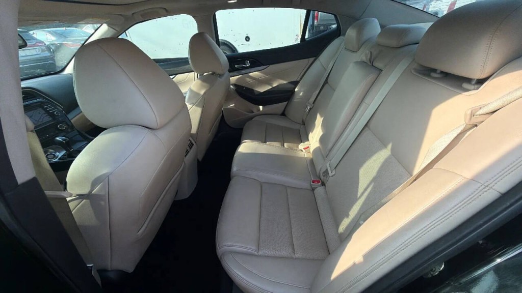2016 Nissan Maxima Image 13