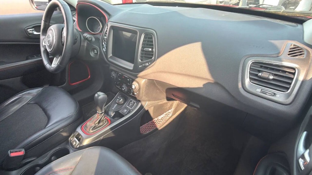 2017 Jeep Compass Image 14