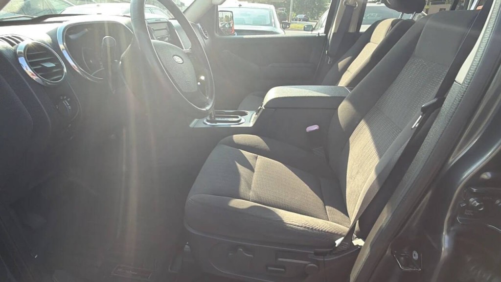 2010 Ford Explorer Image 13