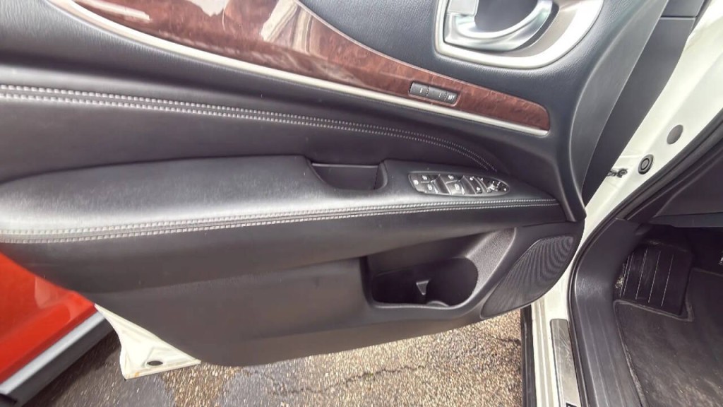 2017 INFINITI QX60 Image 9