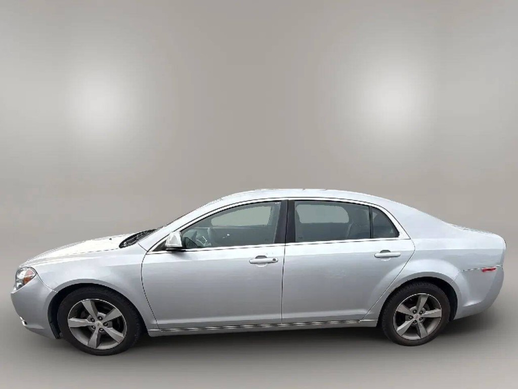 2011 Chevrolet Malibu Image 2