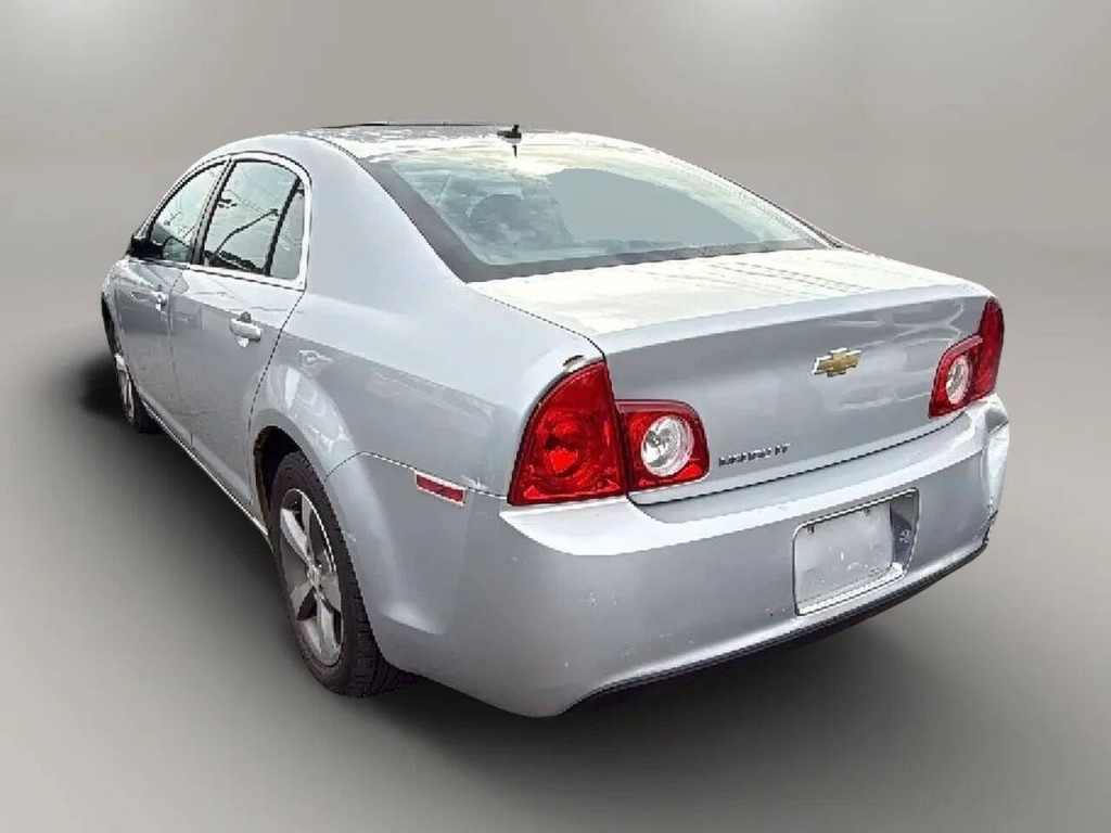 2011 Chevrolet Malibu Image 3